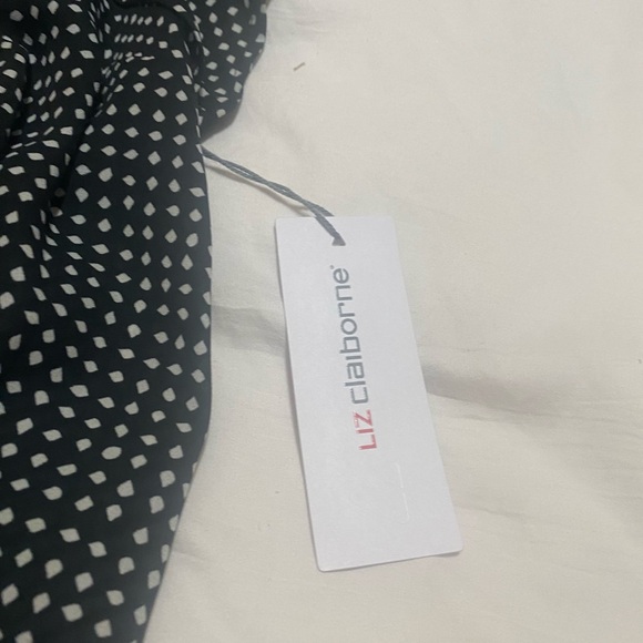 Ladies Blouse-black Dots-Liz Claiborne-short Sleeves
NWT - Picture 11 of 12